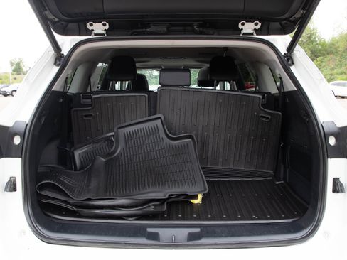 Used 2020 Toyota Highlander XLE AWD/4WD image 9