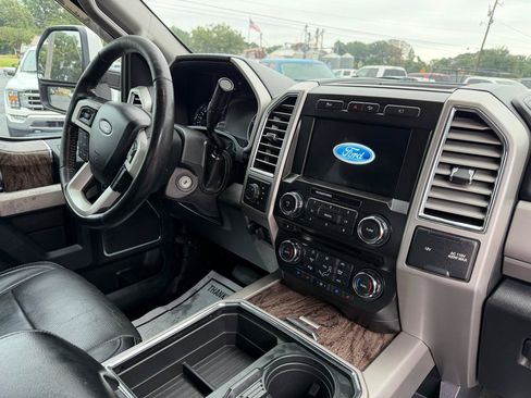 Used 2017 Ford F250 Lariat w/ Lariat Value Package AWD/4WD image 13