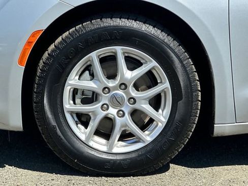 Used 2022 Chrysler Voyager LX image 34