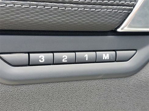 Certified 2025 Land Rover Discovery Sport Dynamic SE image 24