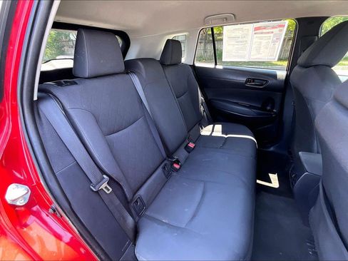Used 2022 Toyota Corolla Cross LE AWD/4WD image 25