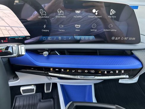 New 2025 Cadillac Optiq Luxury 1 image 23