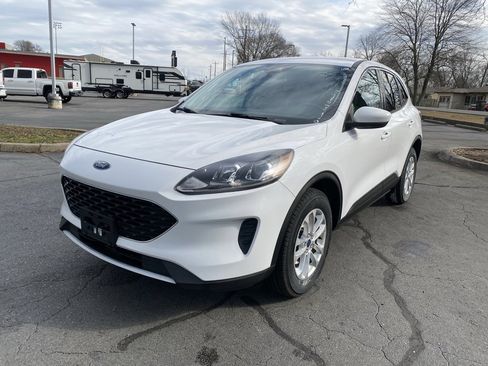 Used 2021 Ford Escape SE image 3