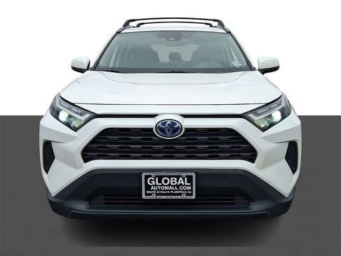 Used 2022 Toyota RAV4 XLE image 2