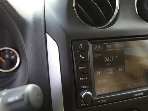 Used 2015 Jeep Compass High Altitude image 23