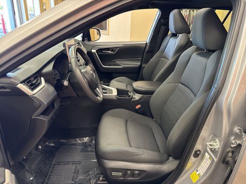 Used 2024 Toyota RAV4 SE w/ Convenience Package image 30
