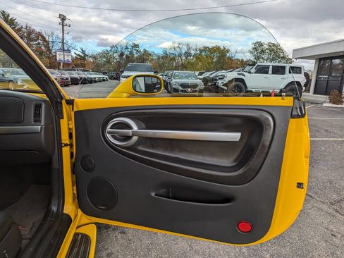 Used 2004 Chevrolet SSR w/ Preferred Equipment Group RWD image 20