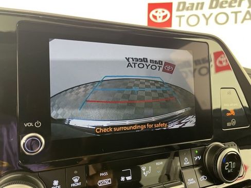 Used 2025 Toyota Highlander XLE image 12