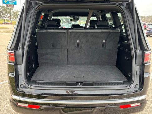 Used 2025 Jeep Wagoneer Series II w/ 8-Passenger Seating Package image 9
