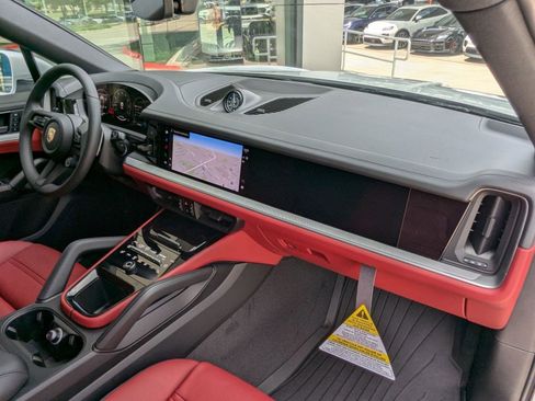 Certified 2025 Porsche Cayenne Coupe image 26