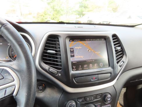 Used 2015 Jeep Cherokee Limited w/ Luxury Group image 18