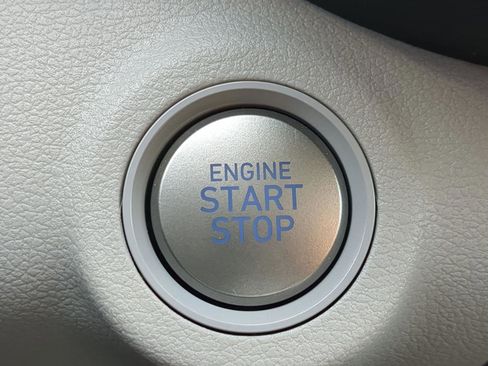 New 2025 Hyundai Venue SEL FWD image 27