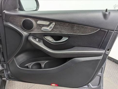 Used 2022 Mercedes-Benz GLC 300 4MATIC image 24