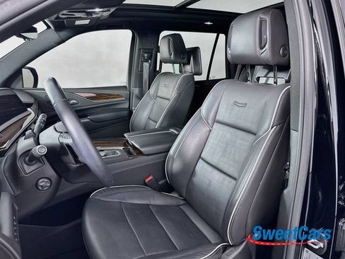 Used 2024 Cadillac Escalade Premium Luxury AWD/4WD image 11