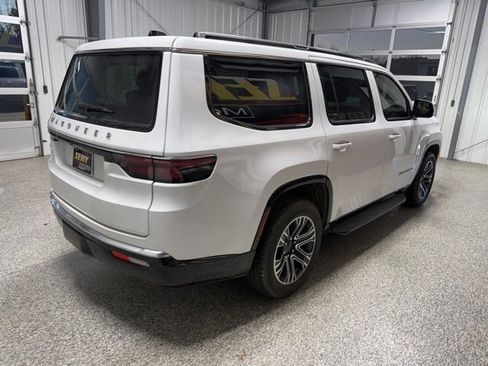 Used 2024 Jeep Wagoneer 4WD w/ Premium Group I image 15