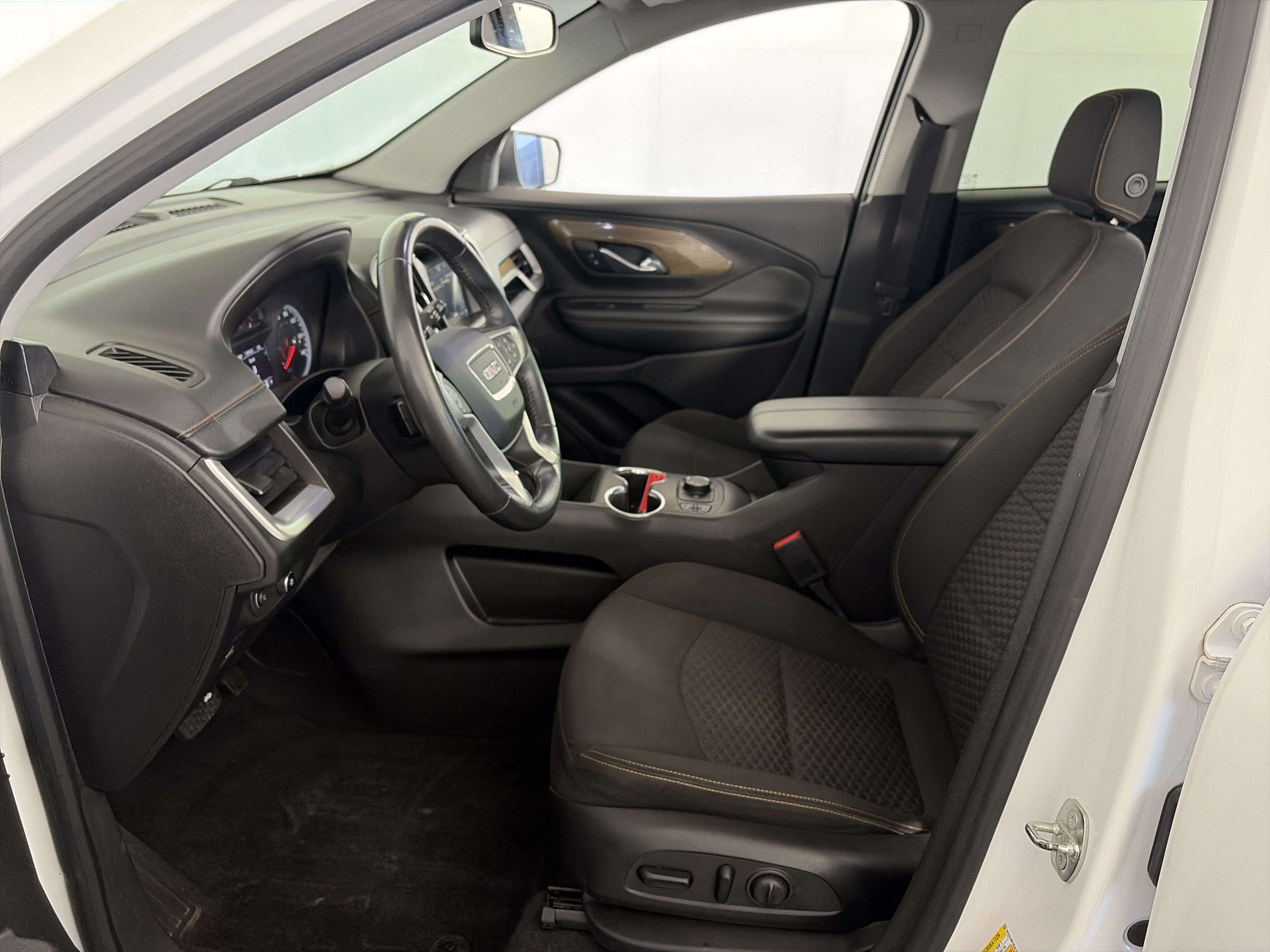 Used 2018 GMC Terrain SLE w/ Driver Convenience Package FWD image 6