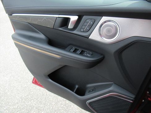 Used 2025 Buick Enclave Avenir w/ Super Cruise Package image 29