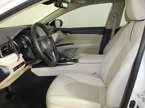Used 2021 Toyota Camry XLE w/ Navigation Upgrade Package image 25