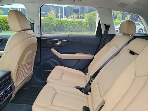 Certified 2025 Audi Q7 3.0T Prestige AWD/4WD image 11