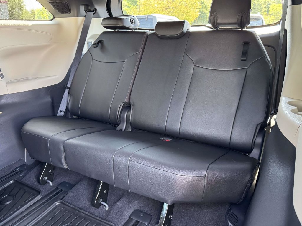 Used 2025 Toyota Sienna Platinum AWD/4WD image 16
