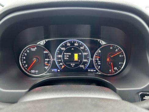 Used 2021 GMC Acadia SLT w/ Elevation Edition image 11