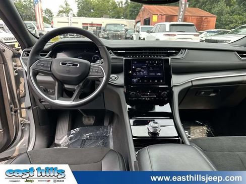 Used 2023 Jeep Grand Cherokee Altitude AWD/4WD image 20