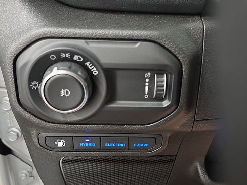 Used 2023 Jeep Wrangler Unlimited Sahara w/ Cold Weather Group AWD/4WD image 28