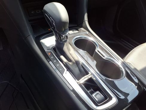 Used 2023 Chevrolet Equinox Premier FWD image 8
