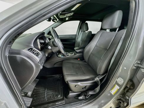 Used 2019 Jeep Grand Cherokee Laredo AWD/4WD image 12