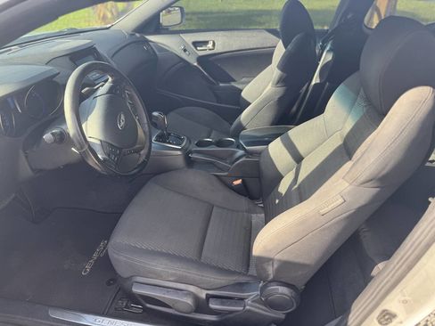Used 2015 Hyundai Genesis 3.8 image 7