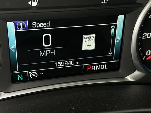 Used 2018 Chevrolet Equinox Premier FWD image 27