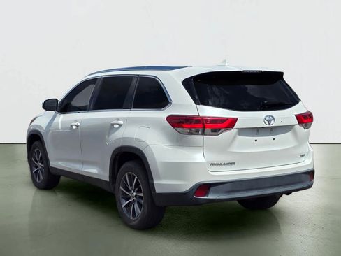 Used 2019 Toyota Highlander XLE w/ Carpet Mat Package (TMS) FWD image 4