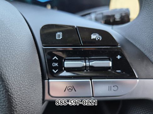 Used 2024 Hyundai Elantra SEL image 26