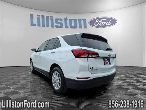 Used 2022 Chevrolet Equinox LS w/ LS Convenience Package image 4