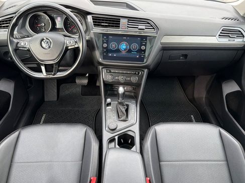 Used 2019 Volkswagen Tiguan SE w/ Panoramic Sunroof Package image 18