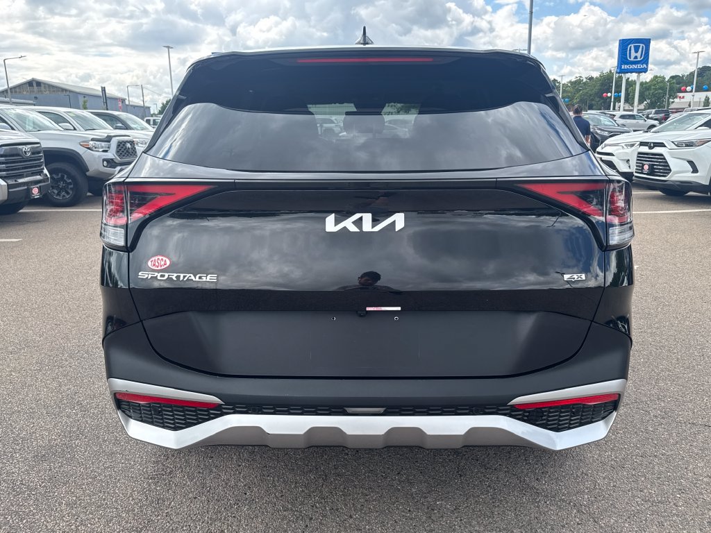 Used 2024 Kia Sportage LX AWD/4WD image 6