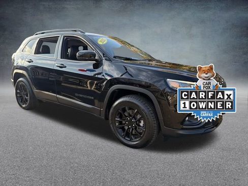 Used 2023 Jeep Cherokee Altitude Lux image 2