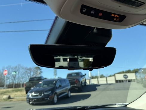 Used 2022 Buick Envision Essence w/ Technology Package II image 27