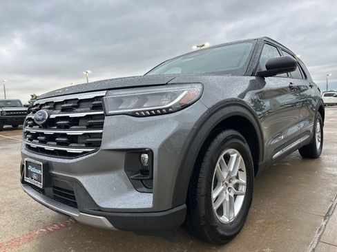 New 2025 Ford Explorer Active w/ Active Comfort Package image 3