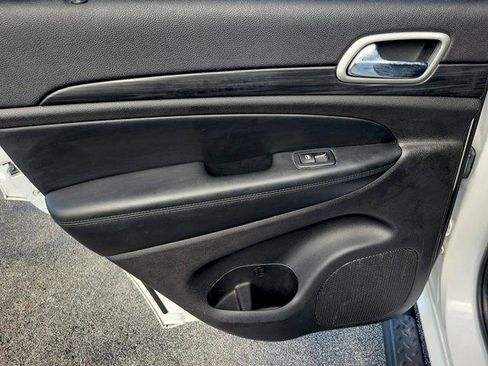 Used 2021 Jeep Grand Cherokee Laredo X RWD image 16