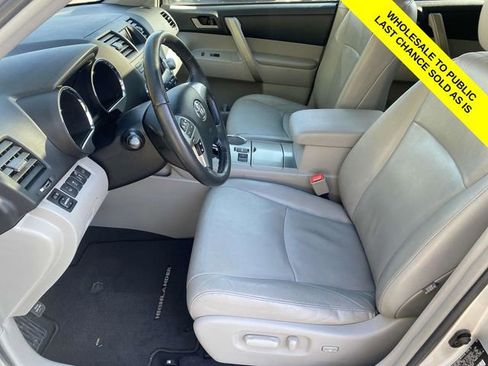 Used 2011 Toyota Highlander SE image 18