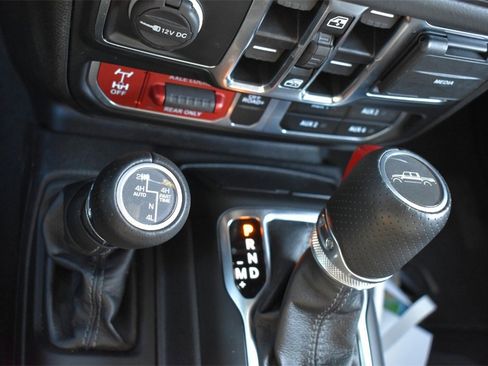 Used 2024 Jeep Gladiator Mojave image 24