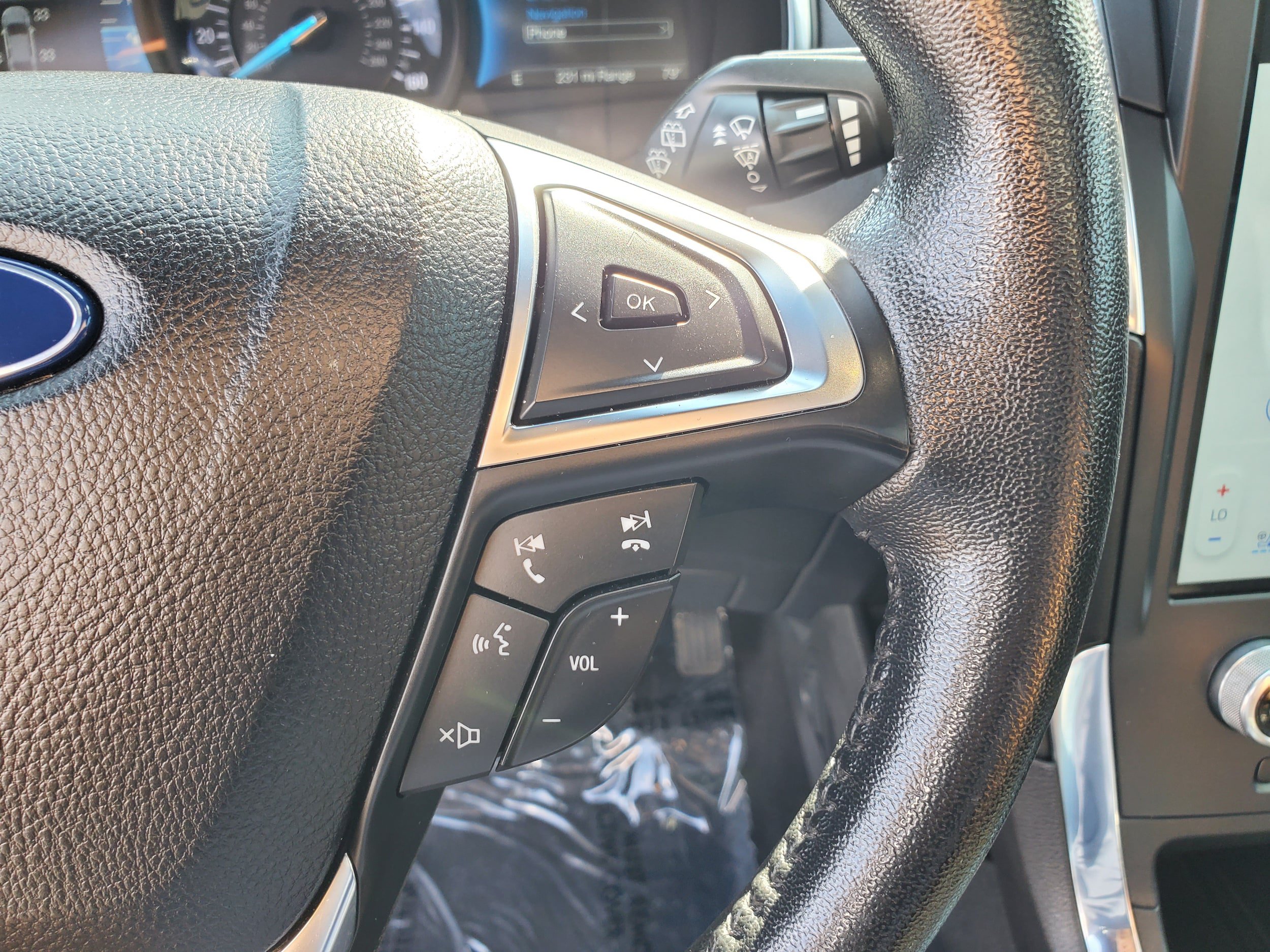 Used 2021 Ford Edge Titanium w/ Equipment Group 301A FWD image 19