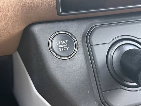 New 2026 Land Rover Defender 110 X-Dynamic SE image 28