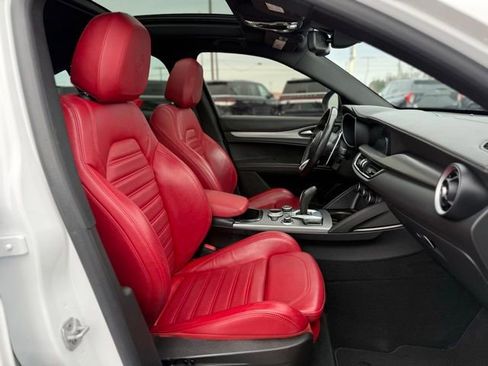 Used 2024 Alfa Romeo Stelvio Veloce image 19