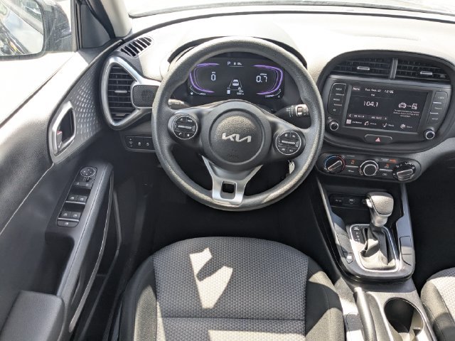 Used 2025 Kia Soul LX w/ LX Technology Package FWD image 15