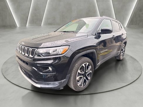 Used 2023 Jeep Compass Limited w/ Sun and Sound Group AWD/4WD image 3