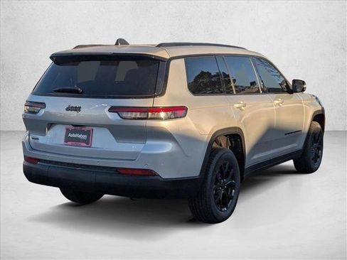 New 2025 Jeep Grand Cherokee L Laredo image 2