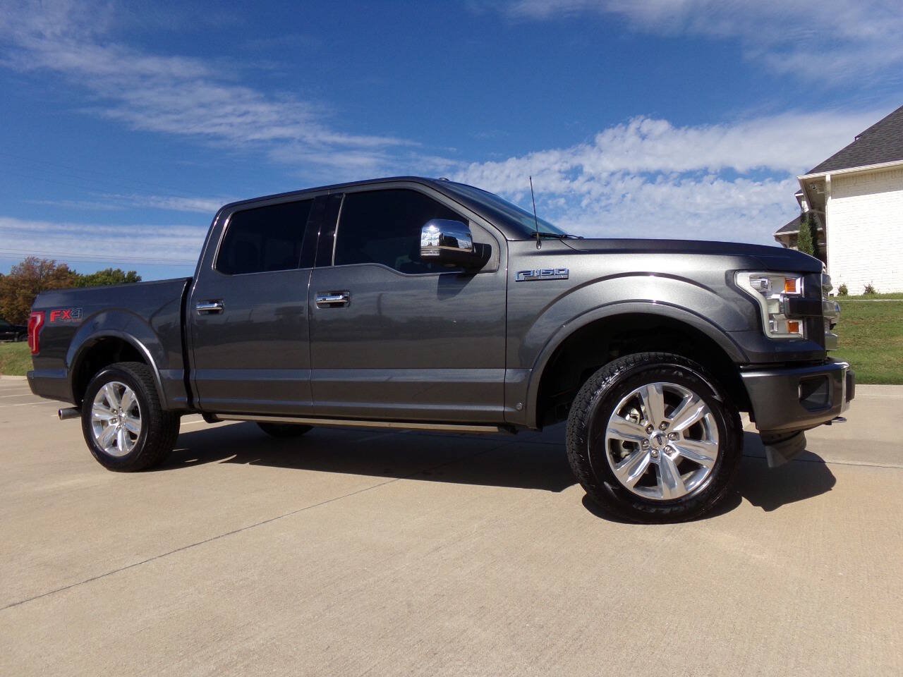 Used 2017 Ford F150 Platinum w/ Equipment Group 701A Luxury AWD/4WD image 4