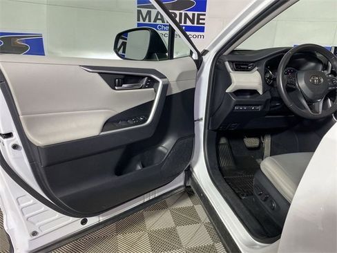 Used 2019 Toyota RAV4 XLE Premium image 29